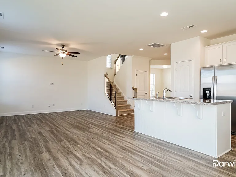 548 Carissa Ln — Photo 5