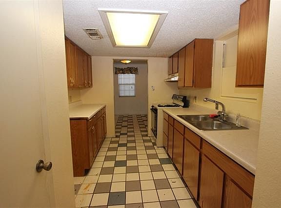 3rd image of 1812 Brake Dr