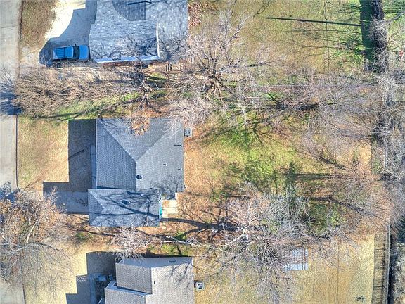 3rd image of 3316 SE 19th St