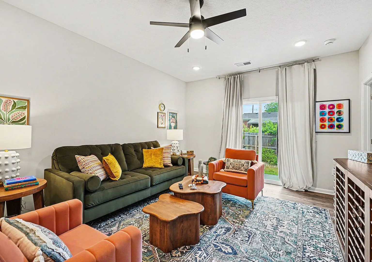 Stylish 2 Bedroom Duplex | Garage + Fast Wi-Fi — Photo 3