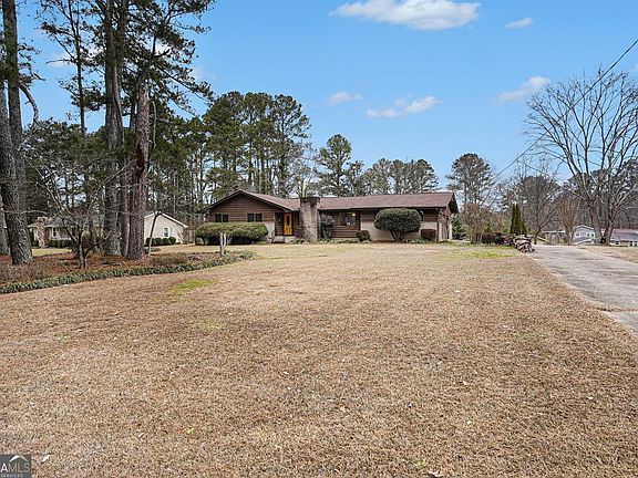 2nd image of 722 Mundys Mill Rd