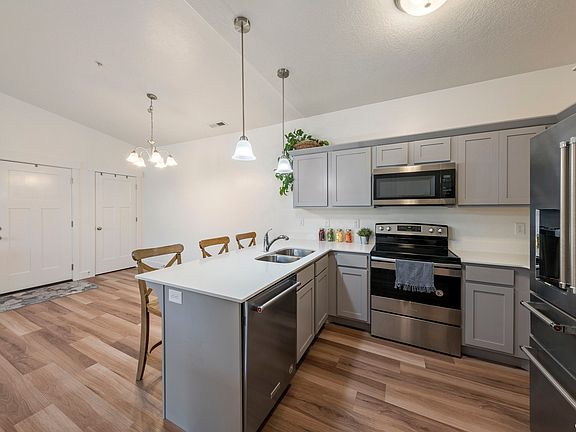 4th image of 542 N 360 W