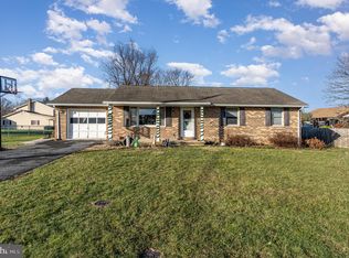 104 Hedge Row Ln, Carlisle, PA 17015