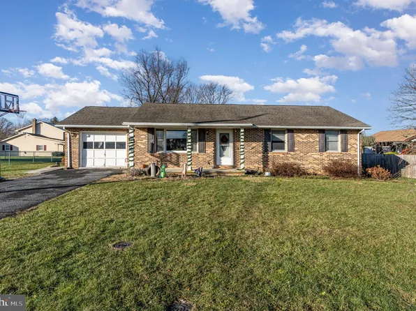 104 Hedge Row Ln, Carlisle, PA 17015