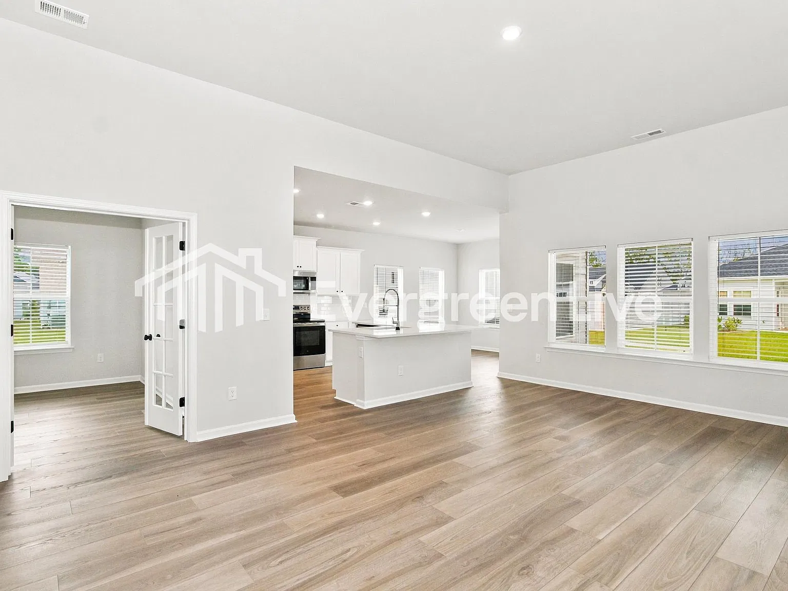 3 bed, 2.0 bath, 1748 sqft, $1,995 — Photo 3