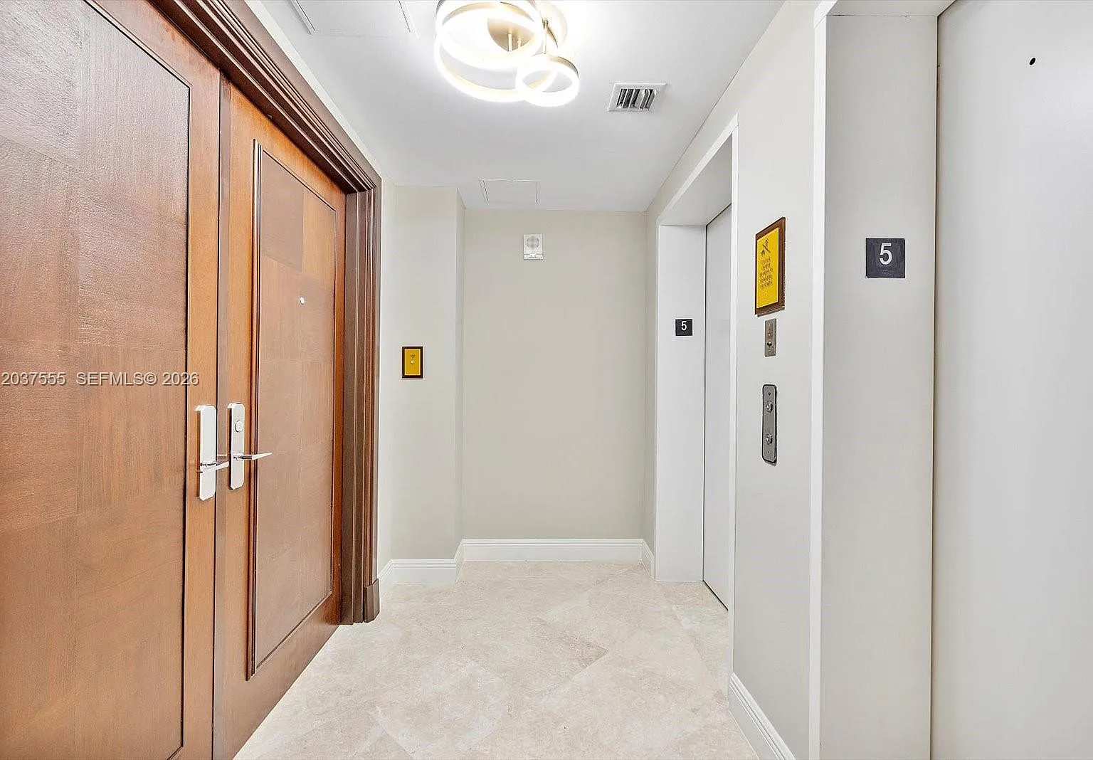 Sayan Condo — Photo 2