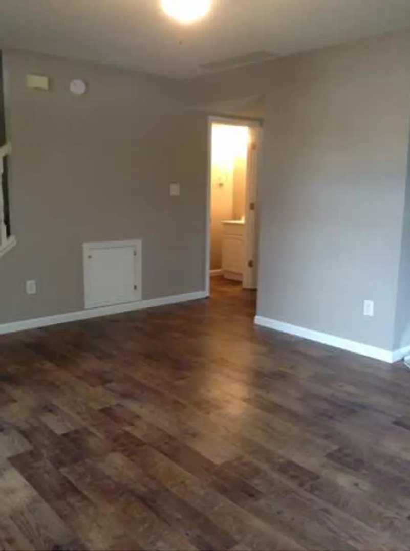 3 bedroom, 2.5 bath Townhome in Oaklawn Park — Photo 3