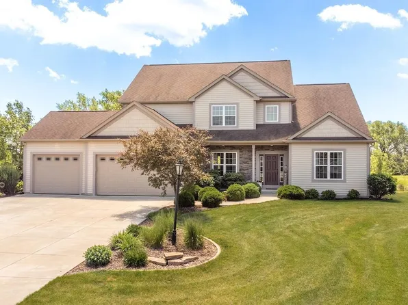 W229N4328 Baker COURT, Pewaukee, WI 53072