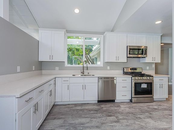 5th image of 16231 Moorpark St