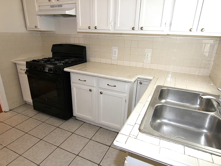 7000 Thurston Dr — Photo 5