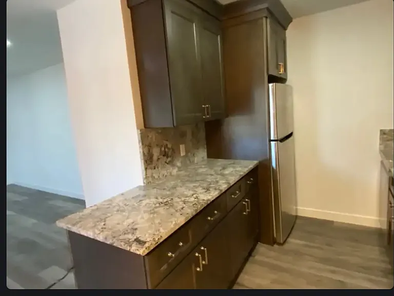 2225 S Jasmine St #302 — Photo 8