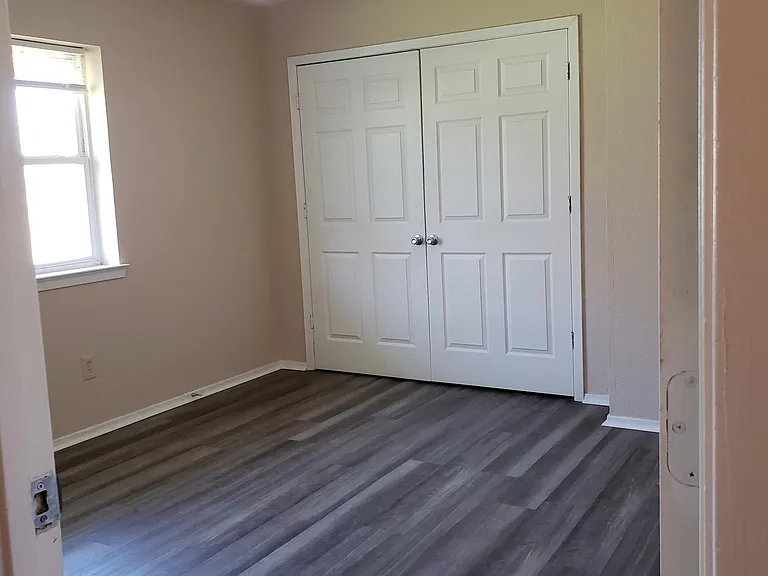 102 Avenue G — Photo 6