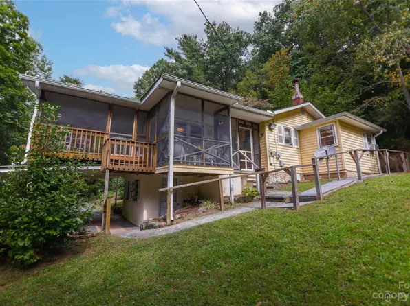 368 Barber Rd, Zirconia, NC 28790