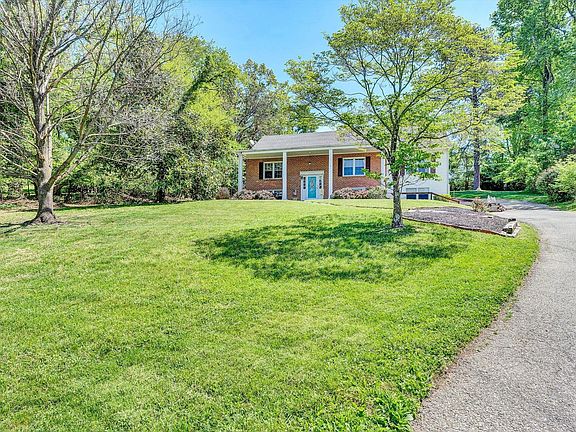2nd image of 3377 Woodland Dr