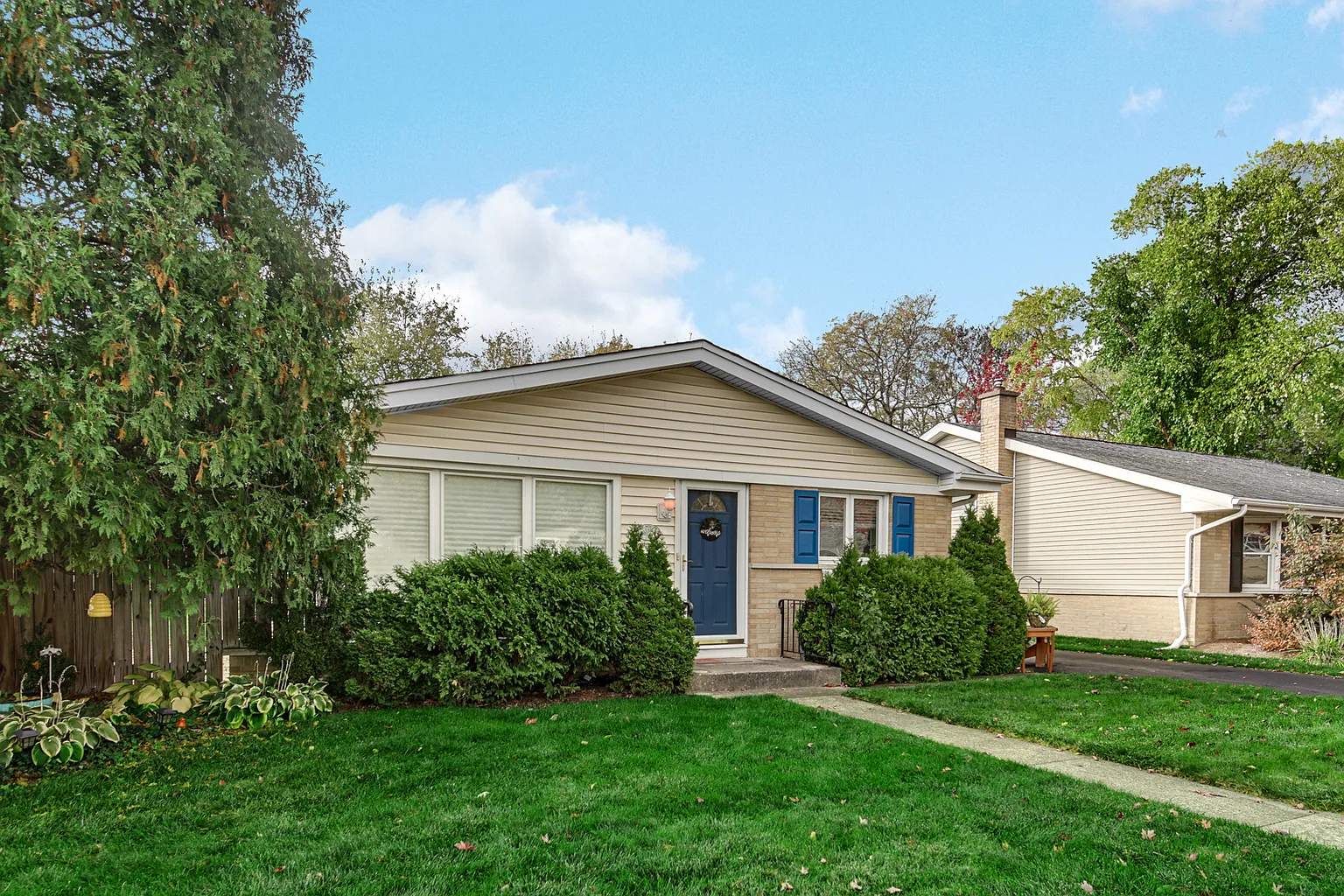 533 Drake St photo 1