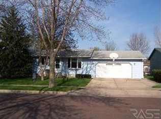 5300 S Danberry Dr, Sioux Falls, SD 57106