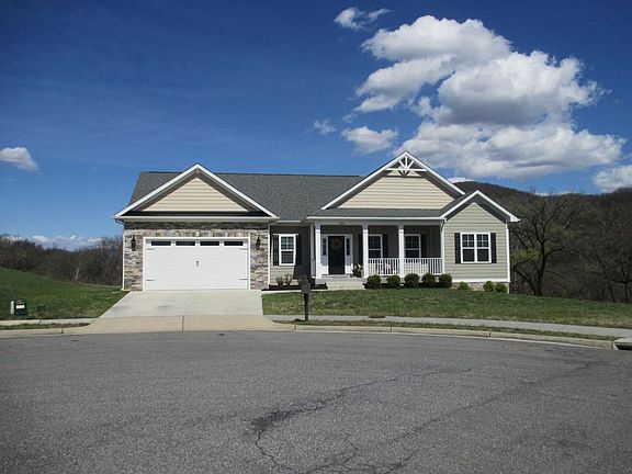 2nd image of 3355 Skylar Ct NE