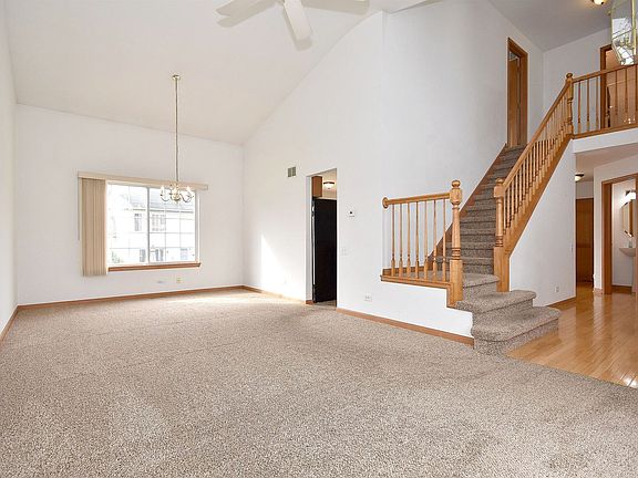 3rd image of 416 Knoll Crest Dr