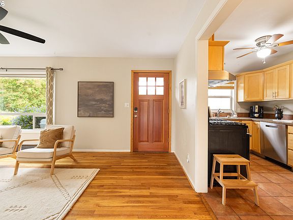 4th image of 1533 NE Holman St