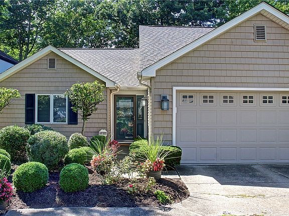 3rd image of 580 Red Oak Ln