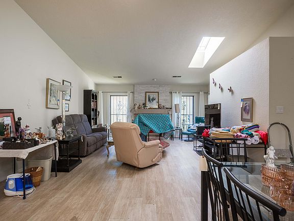 4th image of 10817 Griffith Park Dr NE