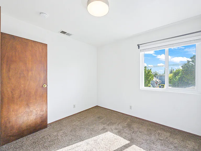 1609 B St #1 — Photo 16