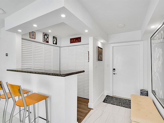 4th image of 2860 NE 14th Street Causeway #D401