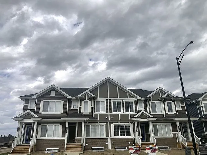 1 bed, 1.0 bath, 527 sqft, $865 — Photo 2