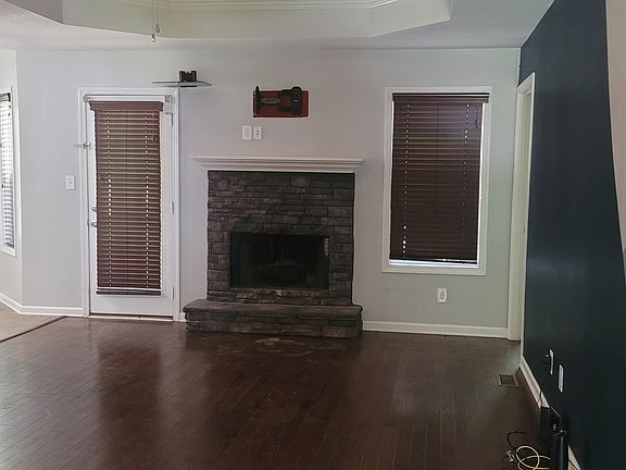 5th image of 330 Chalet Cir