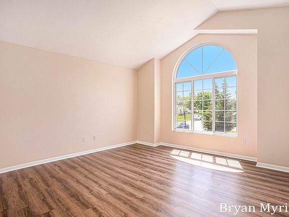 5th image of 10987 Wood Run Dr