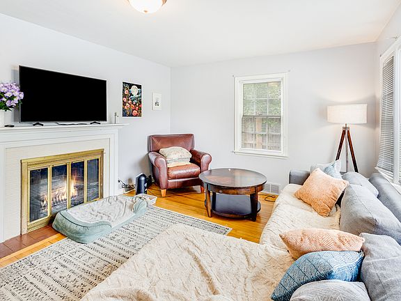 2nd image of 1004 W John St