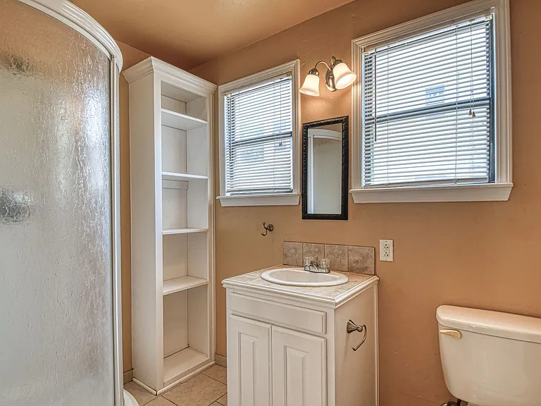 464 College Ave — Photo 30