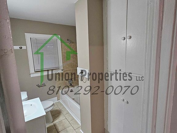 4th image of 1625 Francis St
