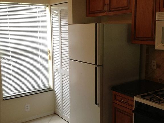 3rd image of 8248 San Carlos Cir #8248