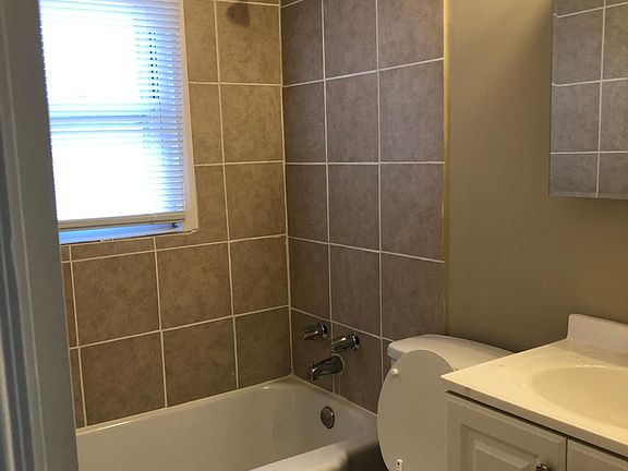 4th image of 8235 Paramount Dr
