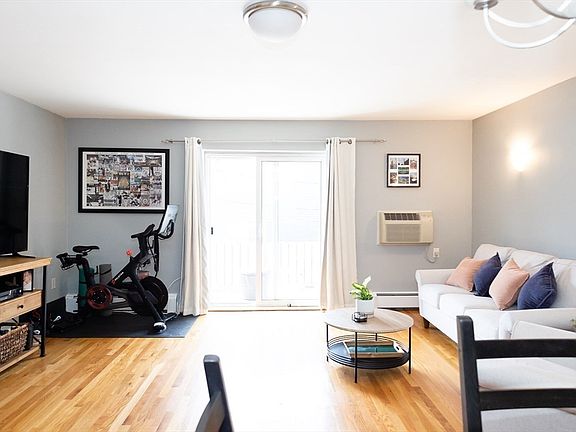 3rd image of 48 Coffey St APT 1B
