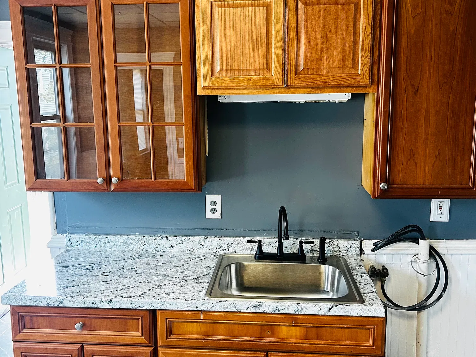 3 bed, 1.0 bath, 1076 sqft, $1,750 — Photo 1