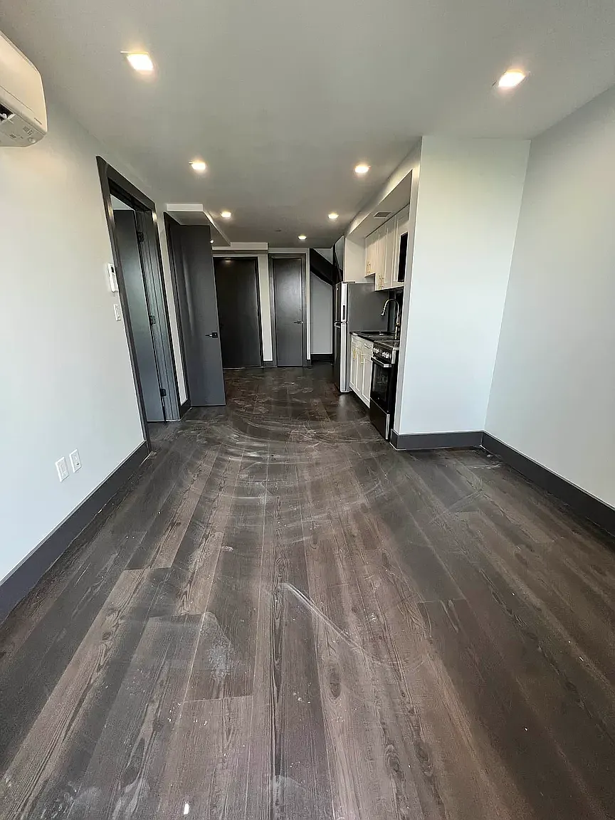Building Photo - 870 E New York Ave #10