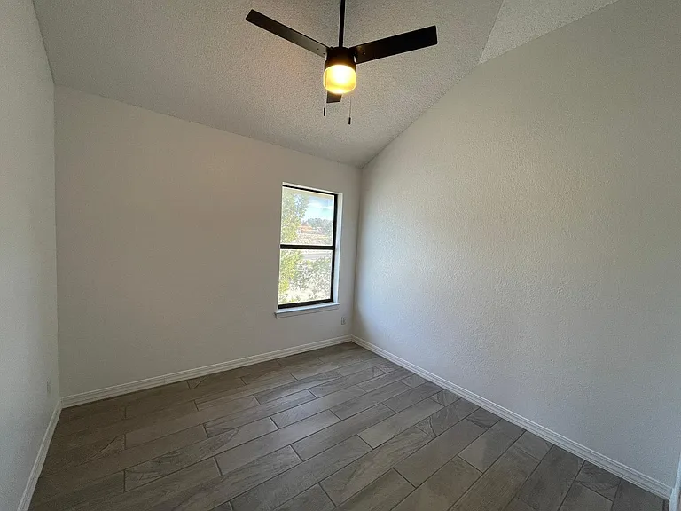 567 Kieffer Ln — Photo 7