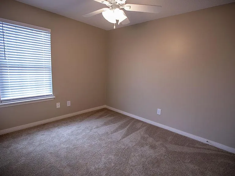 1220 Springfield Dr — Photo 21