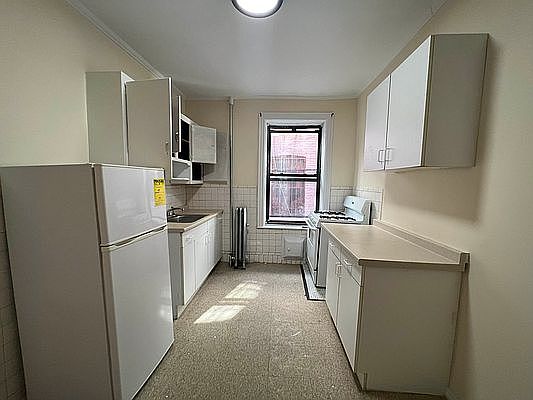 4th image of 345 Midwood St #1F