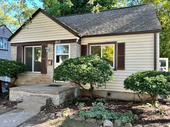1017 Canterbury Dr, Pontiac, MI 48341