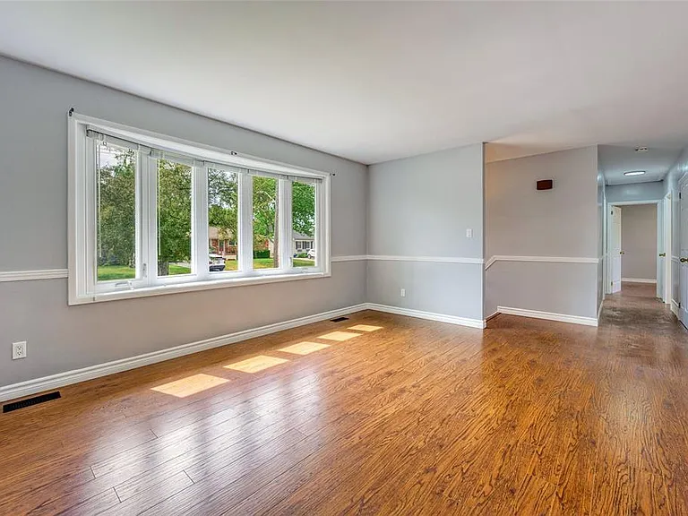 890 Hollands Ave — Photo 15