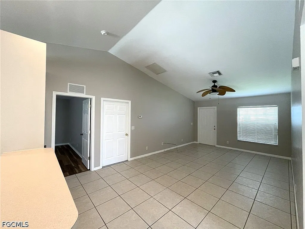 3 bed, 2.0 bath, 1271 sqft, $2,100 — Photo 3