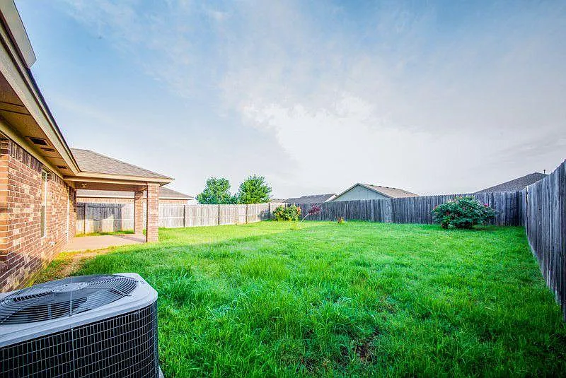 3 bed, 1315 sqft, $1,999 — Photo 4