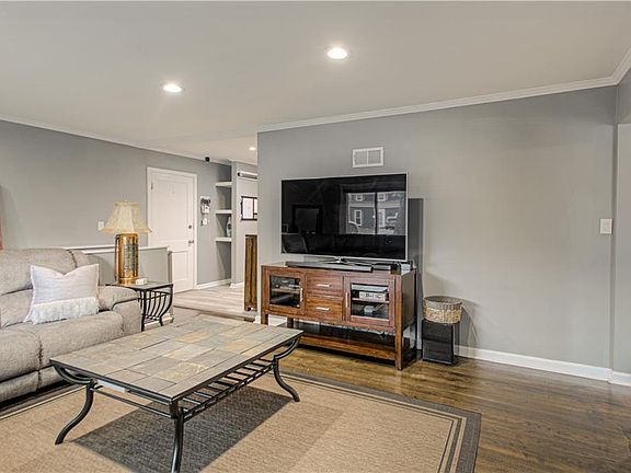 3rd image of 8730 Minnehaha Ln