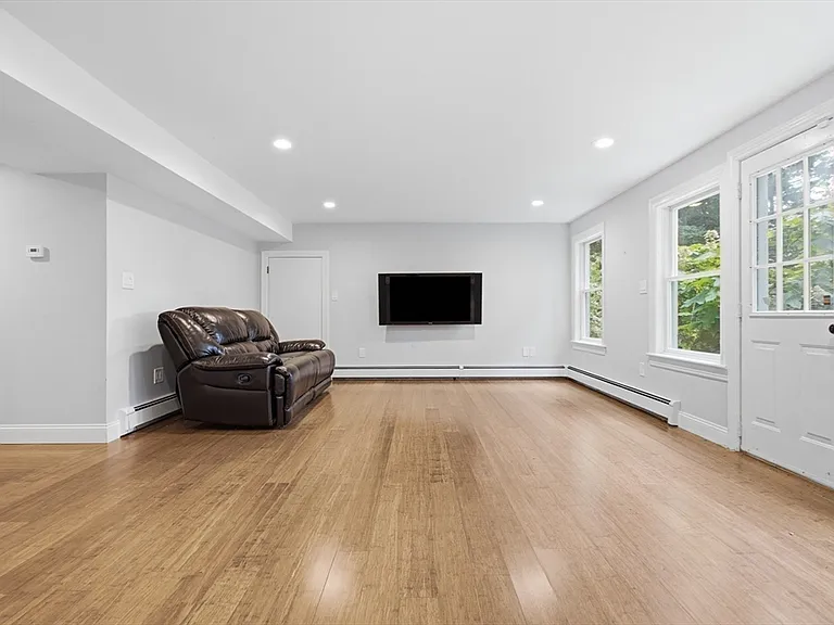 56 Arrowhead Rd — Photo 24