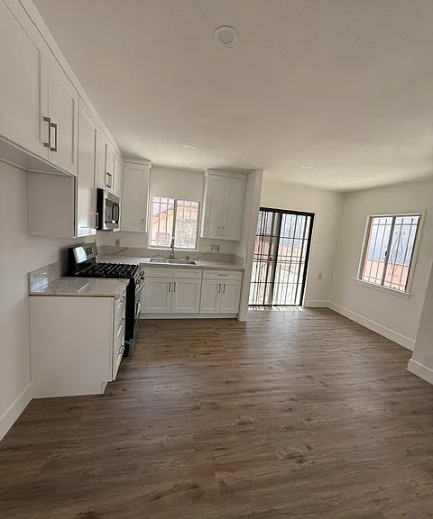 410 Fischer St — Photo 8