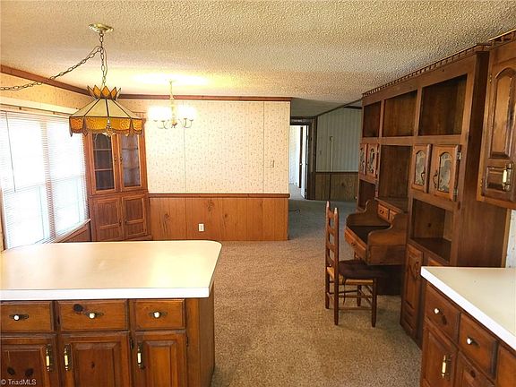 3rd image of 220 Joyner Cir