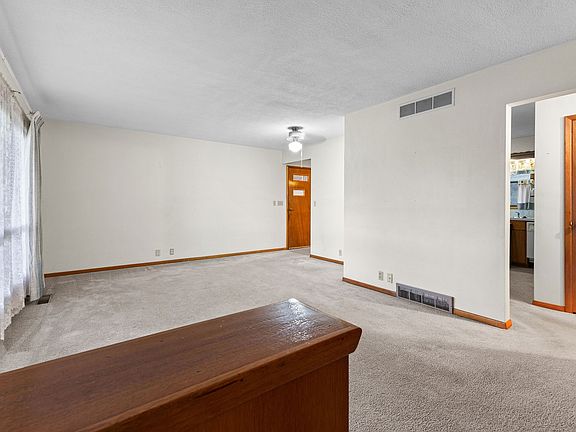 4th image of 119 Hazel St